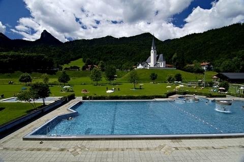 image kreuth_freibad_leonhardikirche-jpg