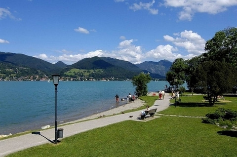 bad-wiessee-liegewiese image bad-wiessee-liegewiese-jpg